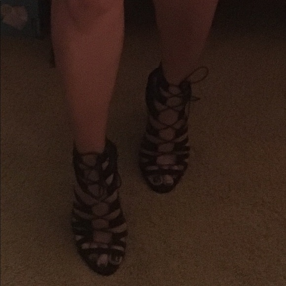 Size 7 - Picture 3 of 6